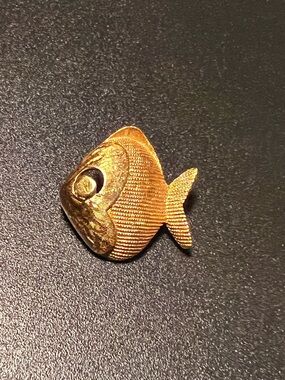 Vintage Crown Trifari Gold Fish Brooch